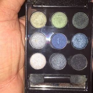 Shimmering Eye Shadow